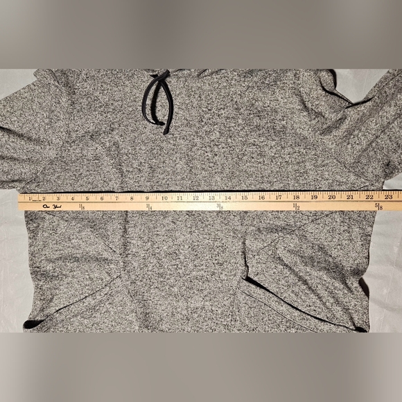 Old Navy Women's Sweatshirt Size XL - Picture 6 of 9